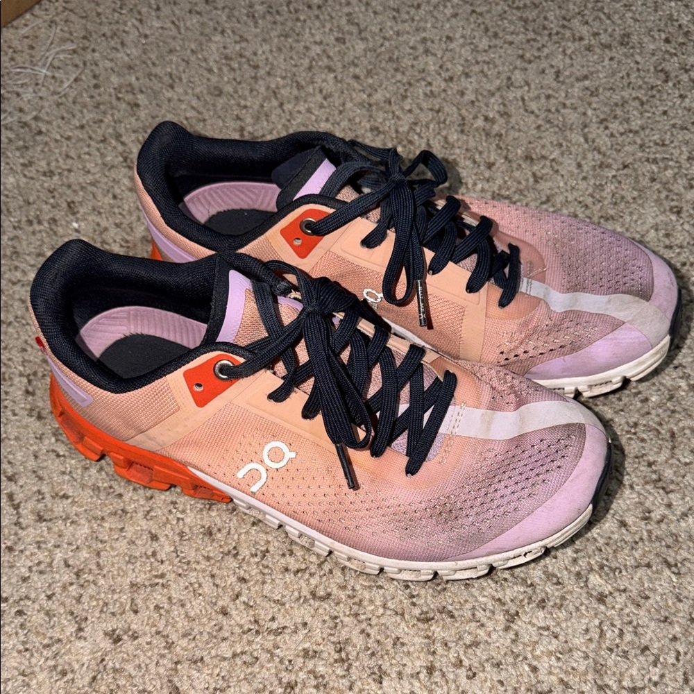 Women’s cloud flow sneakers